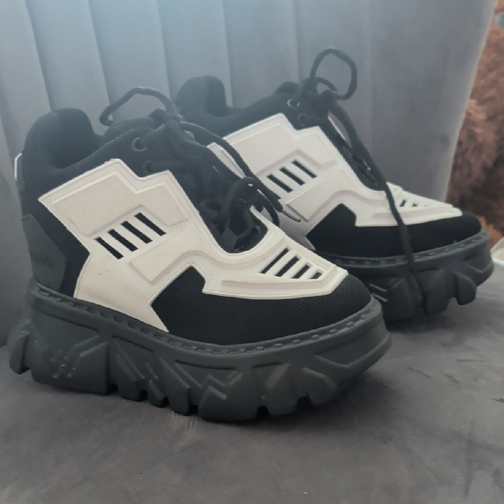 Wow !!!  Anthony Wang Boots.  Size 8. Unique!